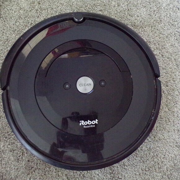 Roomba 5 robot vacuum - Picture 1 of 9